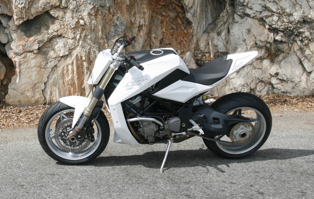 MV Agusta Bestiale by Yacouba MV Agusta Bestiale réalisée pour la prestigieuse marque italienne, par Yacouba